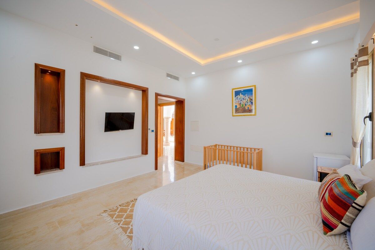 Suite 2 de la villa Dar Aïcha, ambiance chaleureuse et tapis berbère