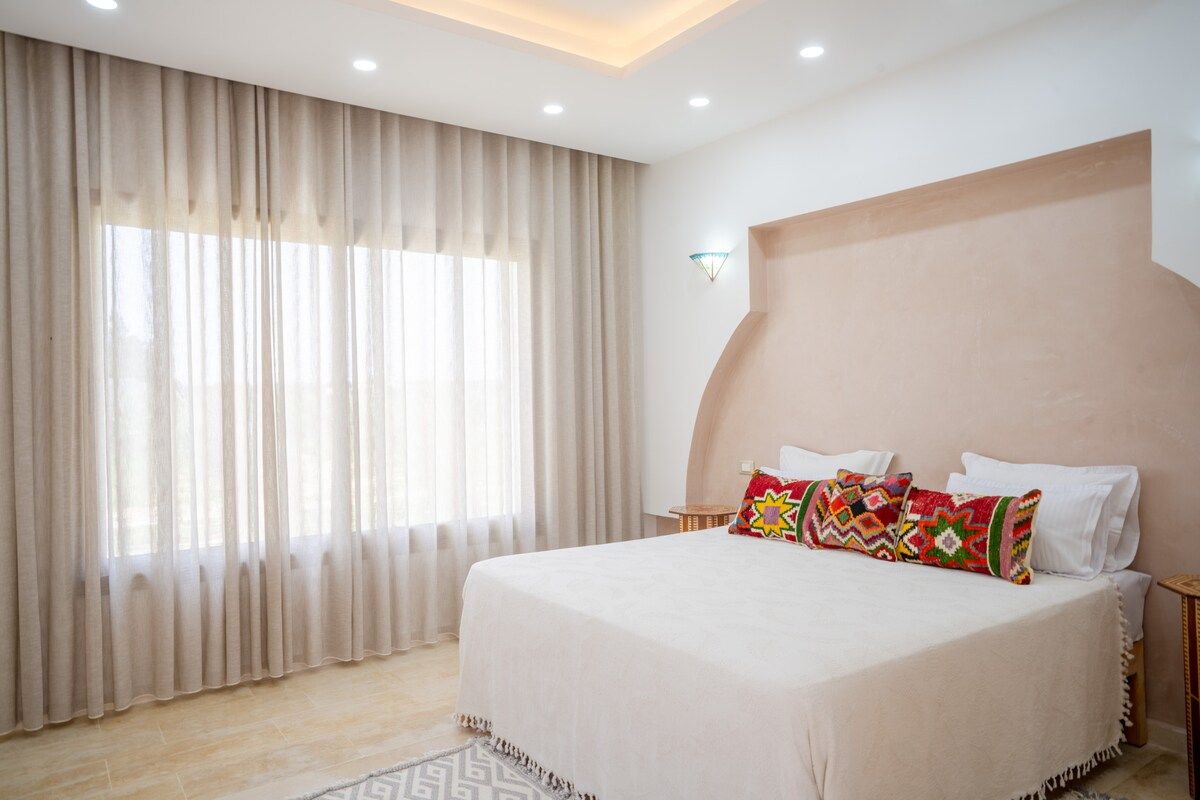 Suite 3 de la maison d'hôtes Dar Aïcha avec décoration artisanale et bois tourné